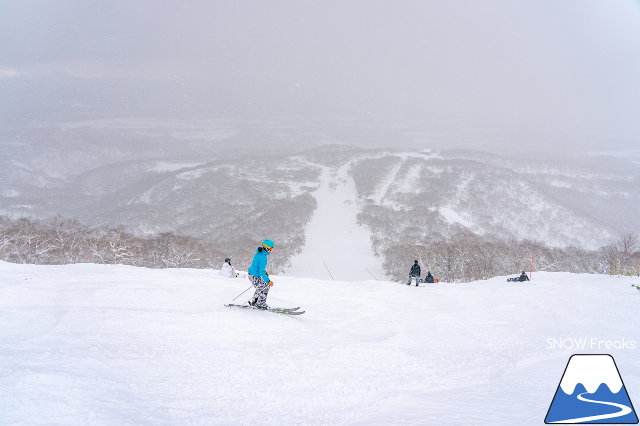 ニセコHANAZONOリゾート｜山頂から山麓まで、ほぼ全面滑走可能！シーズン初めのロングダウンヒルはいかがでしょう？